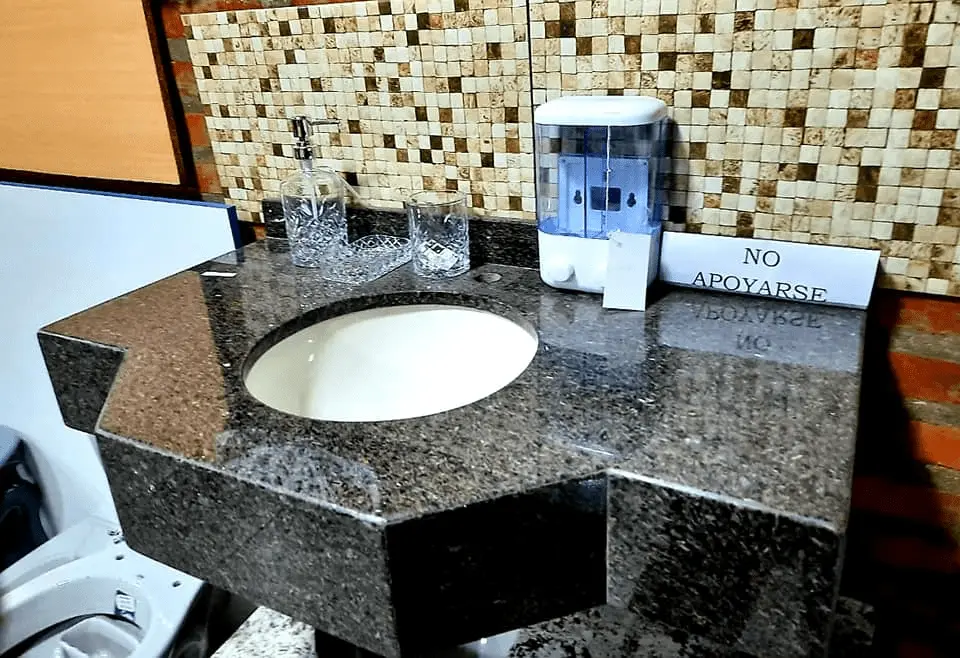 Mesadas y Revestimientos de Baño